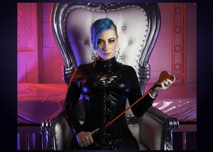 Goddess Lilith Teaching Foot Model Course at DomCon Los Angeles