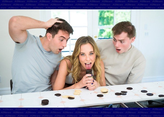 Millie Morgan Gets a Double Shot of Love at MomLover 